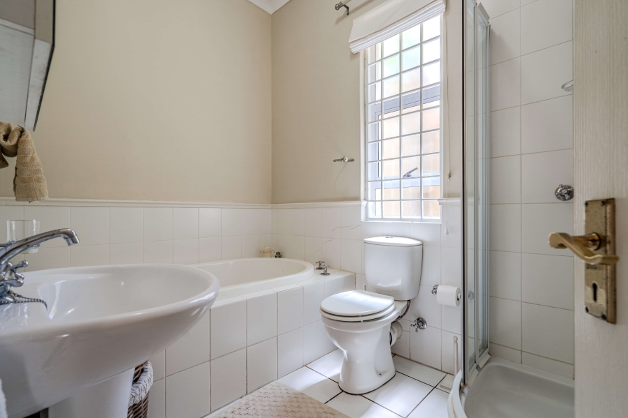 4 Bedroom Property for Sale in Glencairn Heights Western Cape